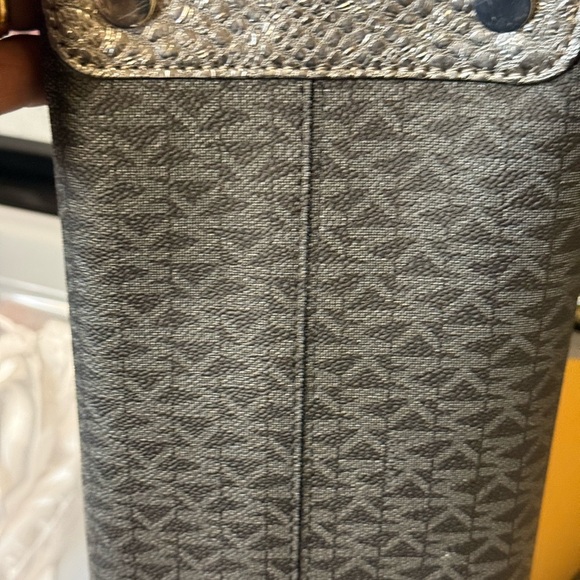 MICHAEL KORS STUDIO Mercer Tote Black/Grey - Picture 14 of 16